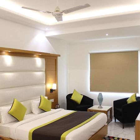 Hotel Aero Star Near Delhi Airport นิวเดลี ภายนอก รูปภาพ