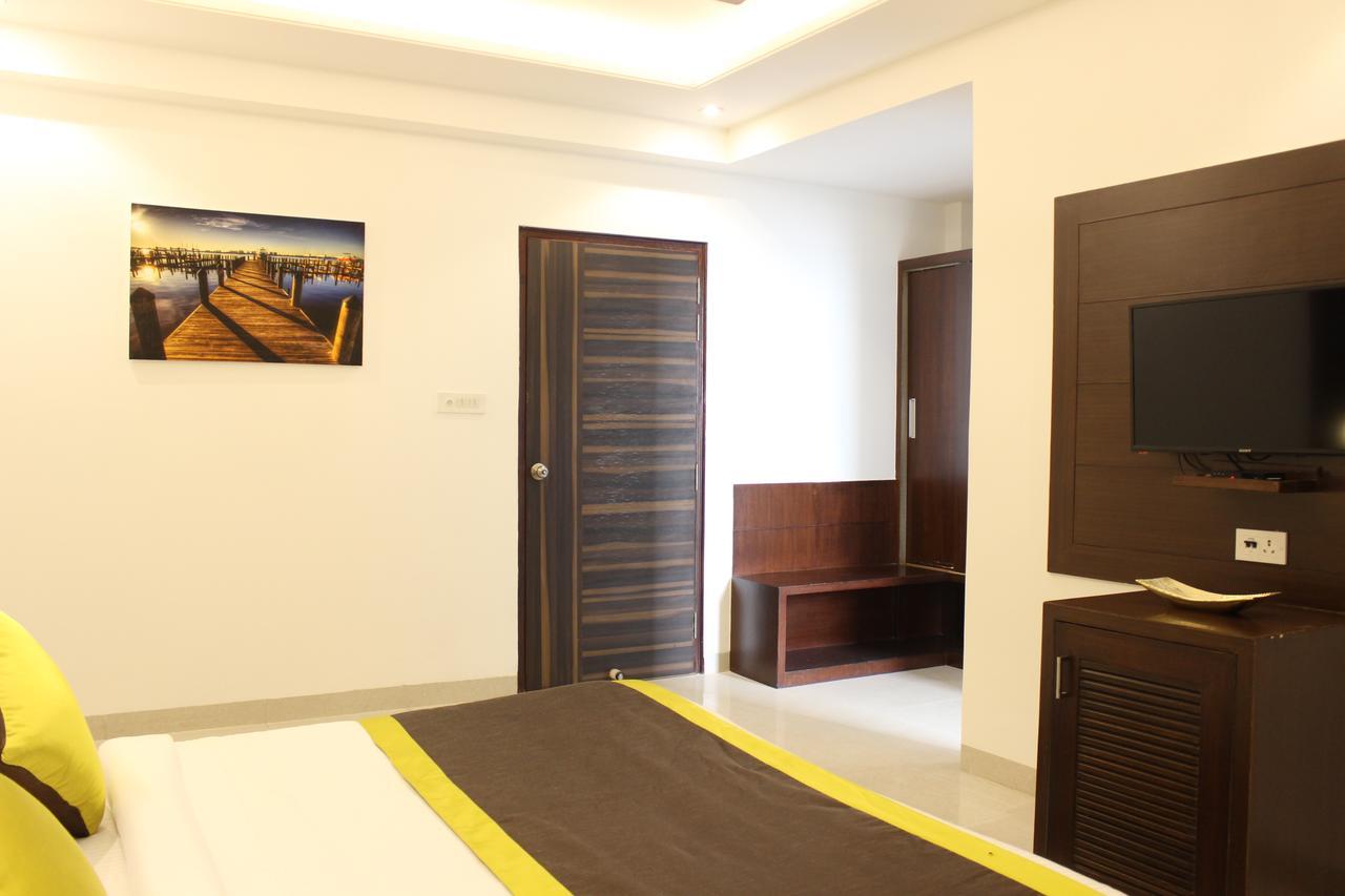 Hotel Aero Star Near Delhi Airport นิวเดลี ภายนอก รูปภาพ