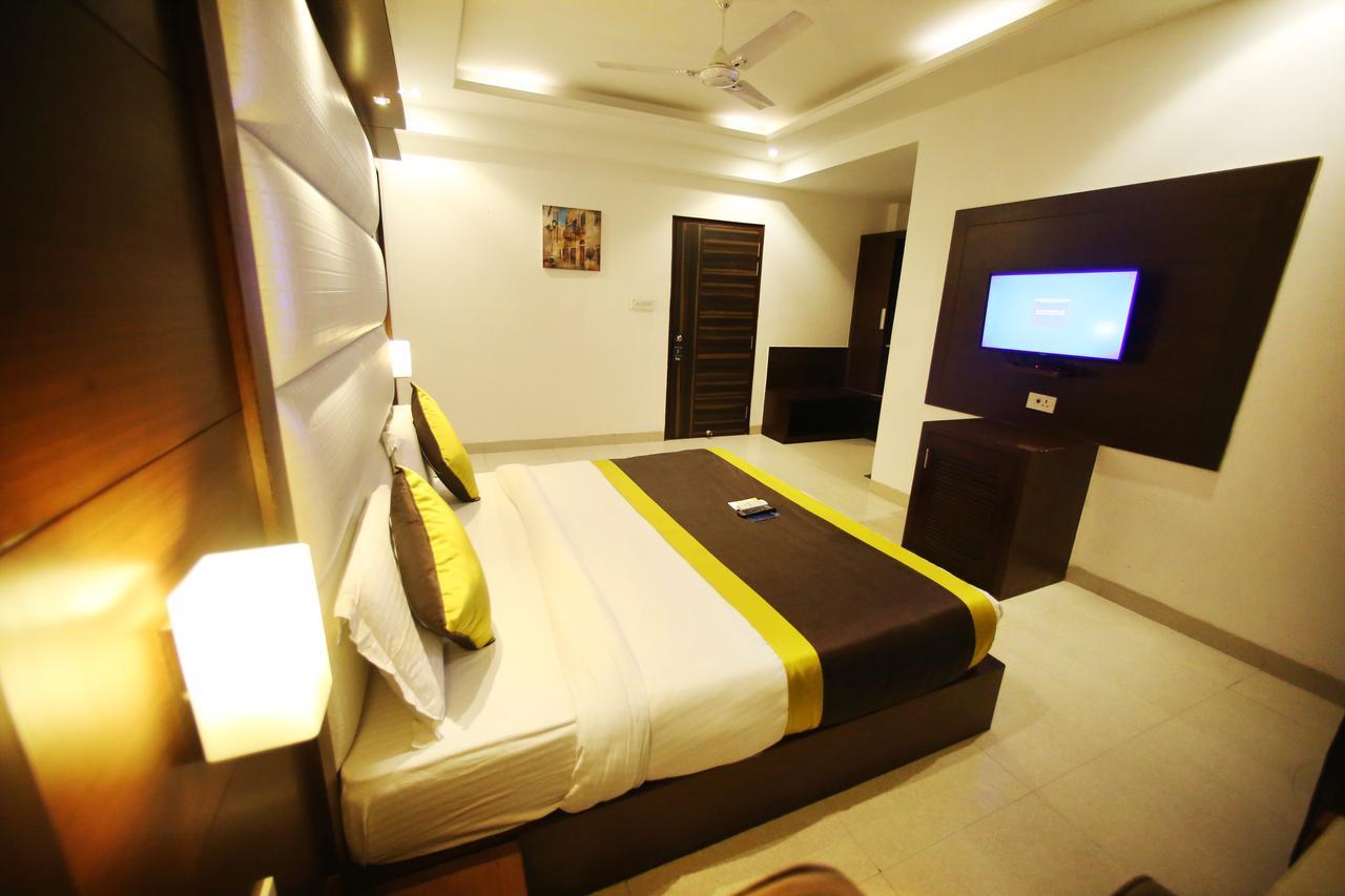 Hotel Aero Star Near Delhi Airport นิวเดลี ภายนอก รูปภาพ