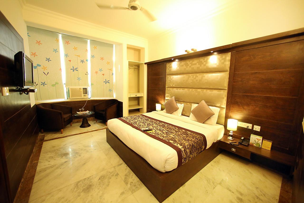 Hotel Aero Star Near Delhi Airport นิวเดลี ภายนอก รูปภาพ
