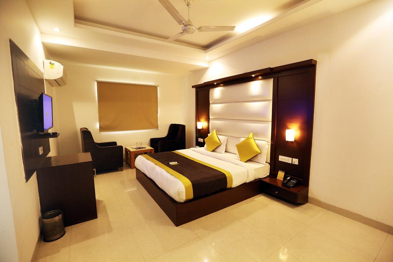 Hotel Aero Star Near Delhi Airport นิวเดลี ภายนอก รูปภาพ