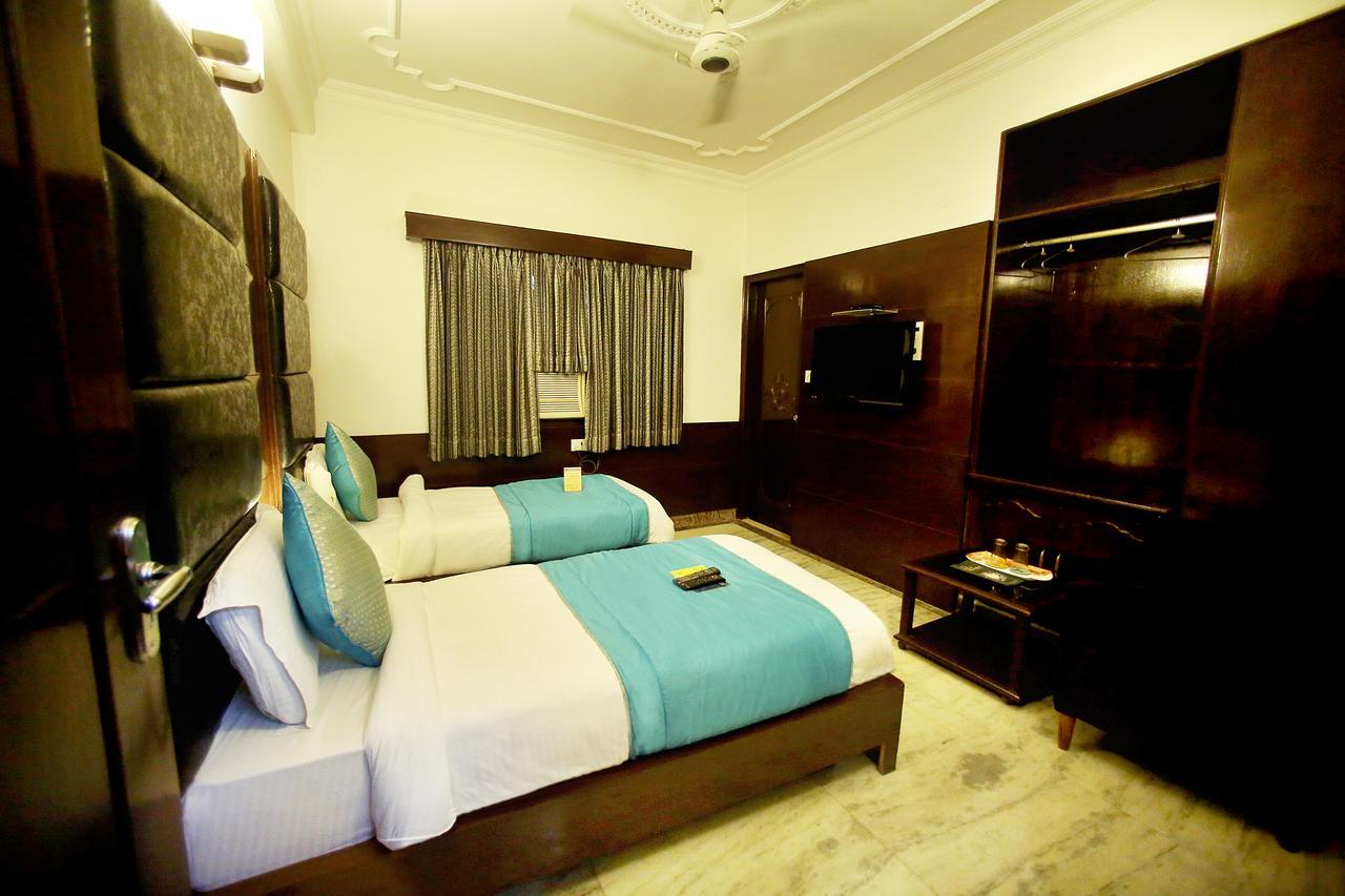 Hotel Aero Star Near Delhi Airport นิวเดลี ภายนอก รูปภาพ