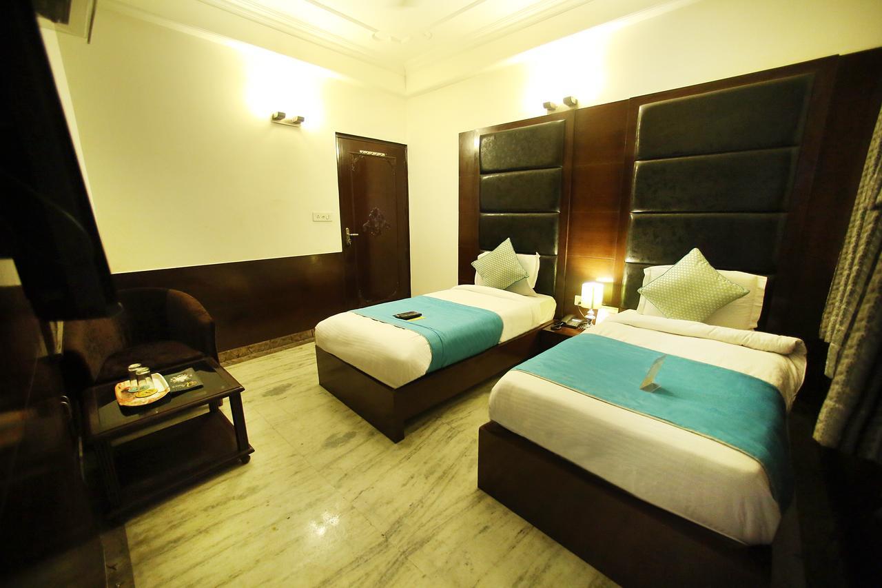 Hotel Aero Star Near Delhi Airport นิวเดลี ภายนอก รูปภาพ