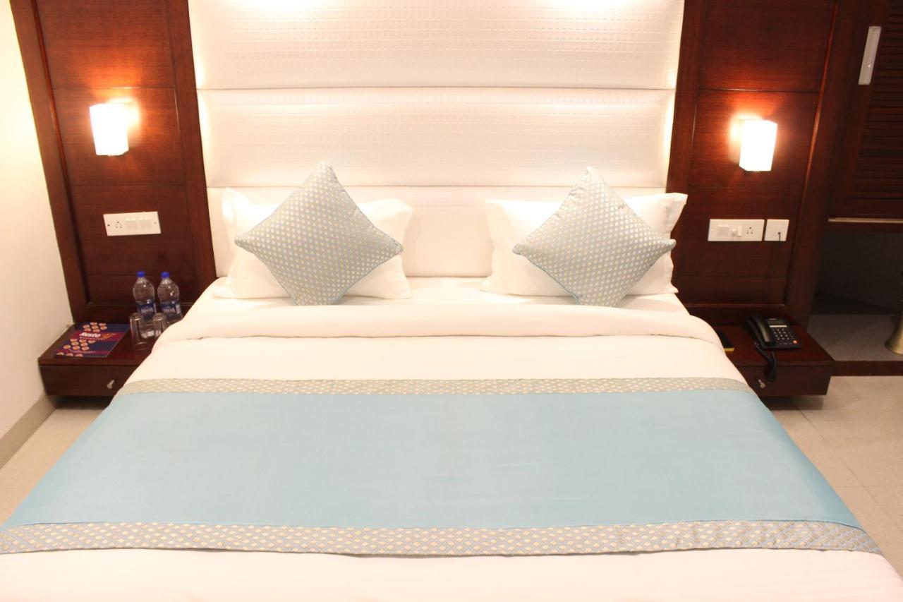 Hotel Aero Star Near Delhi Airport นิวเดลี ภายนอก รูปภาพ
