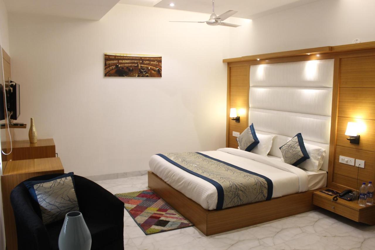 Hotel Aero Star Near Delhi Airport นิวเดลี ภายนอก รูปภาพ